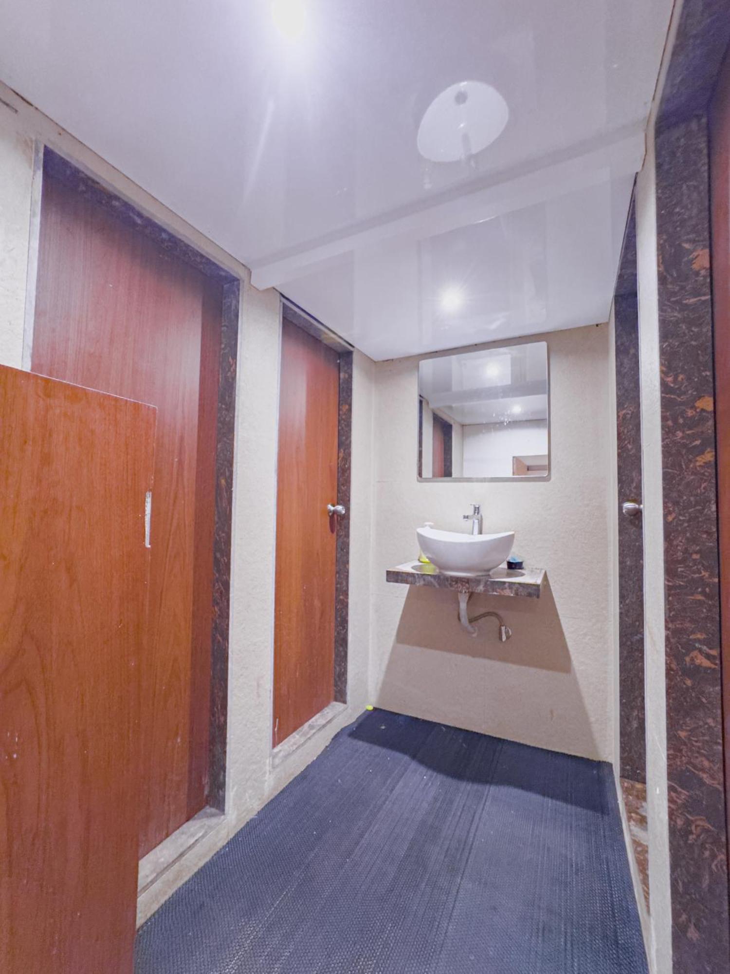 Hotel Winton ムンバイ エクステリア 写真