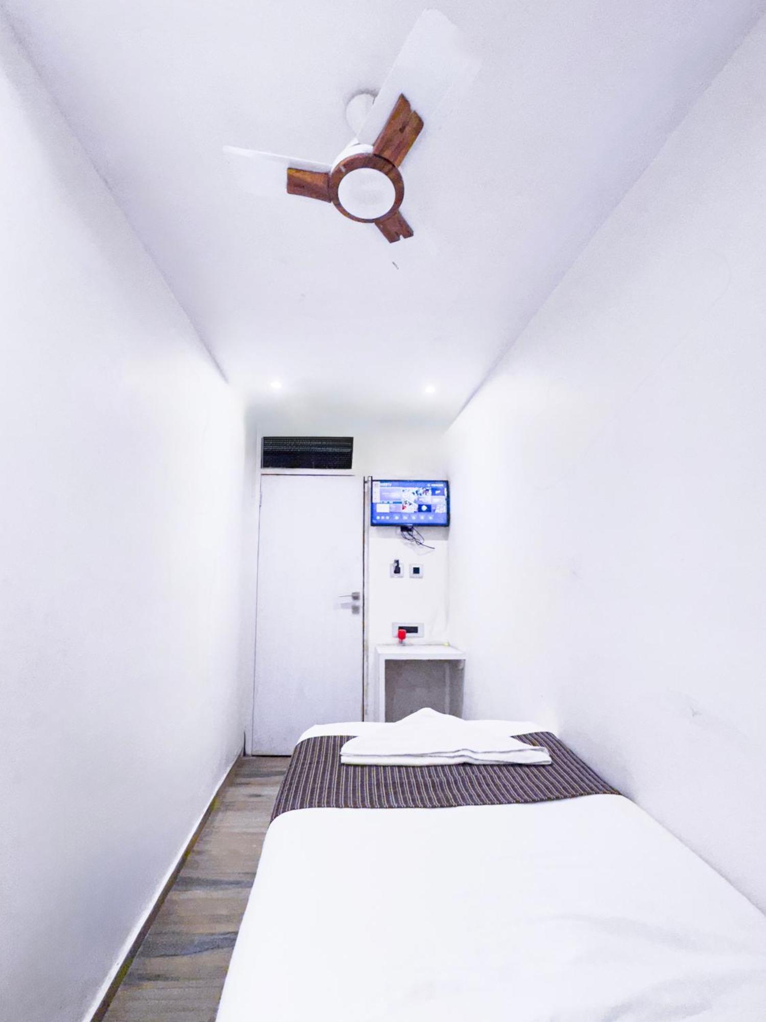 Hotel Winton ムンバイ エクステリア 写真