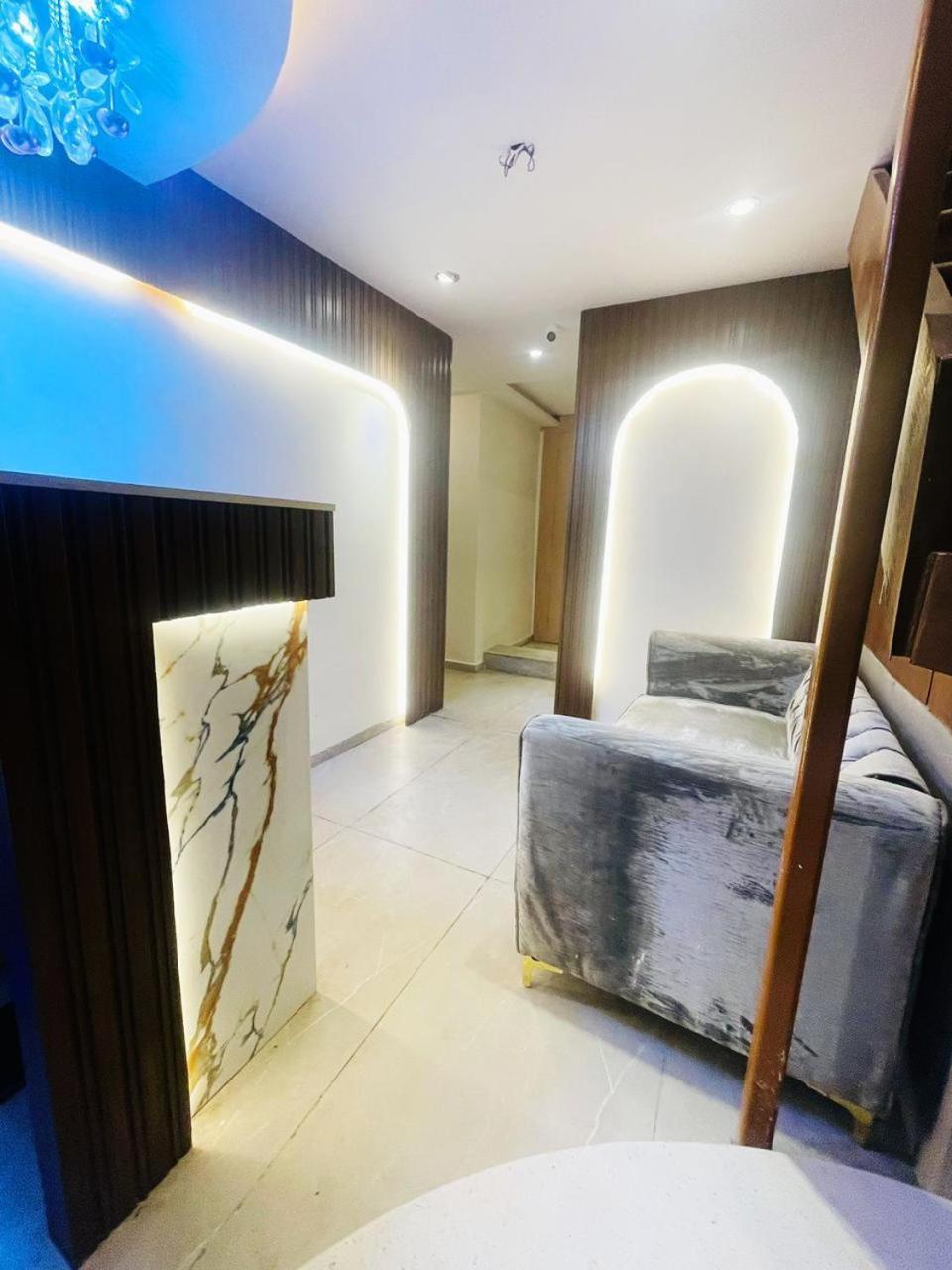 Hotel Winton ムンバイ エクステリア 写真