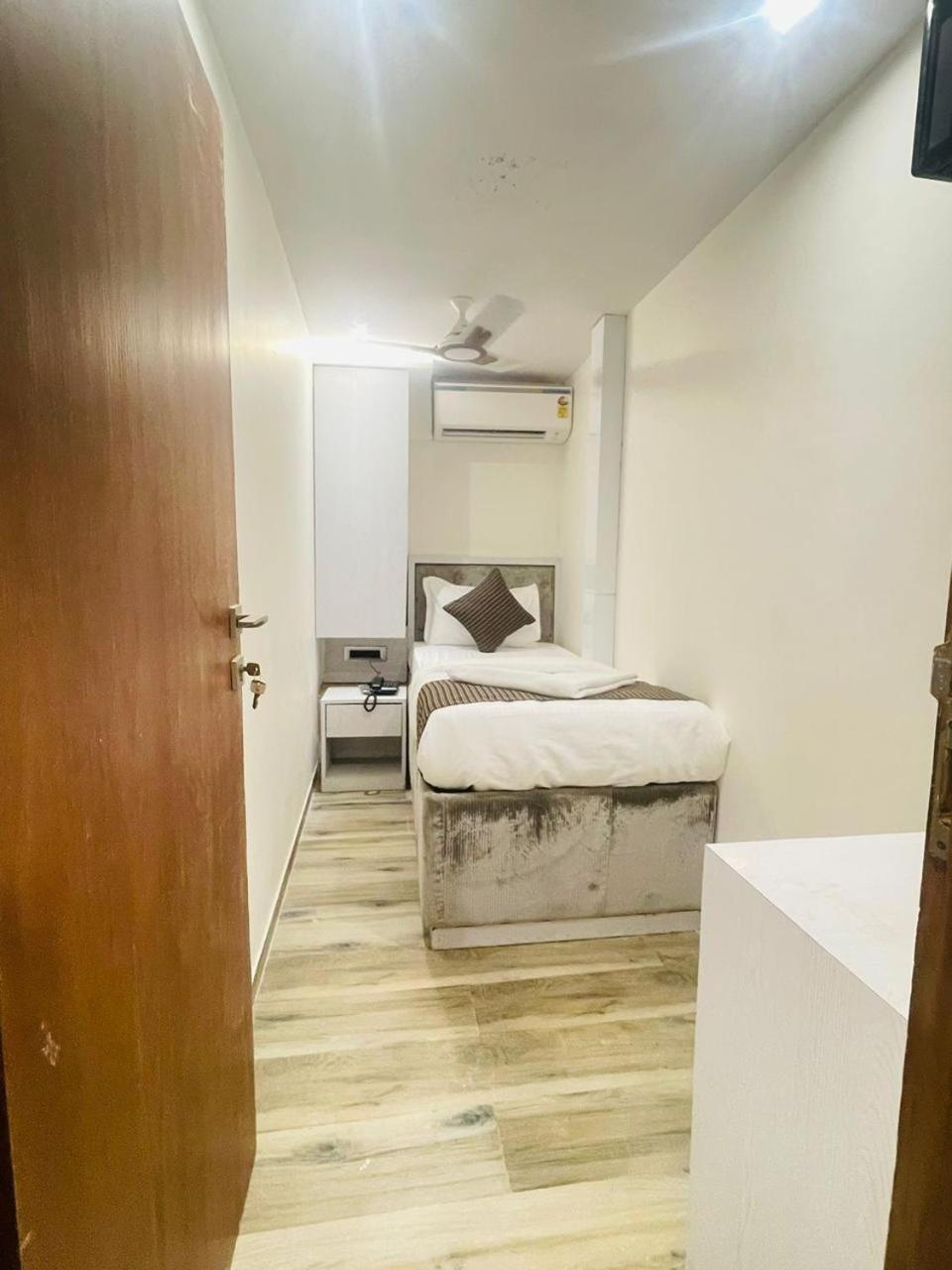 Hotel Winton ムンバイ エクステリア 写真